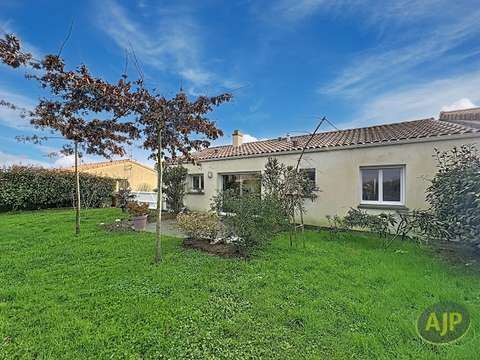 Vente maison 4 pièces Saint-Étienne-du-Bois 85