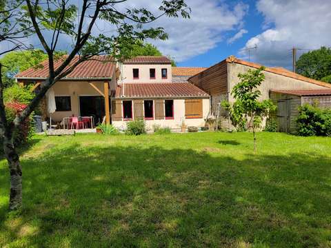Vente maison 5 pièces Saint-Étienne-du-Bois 85
