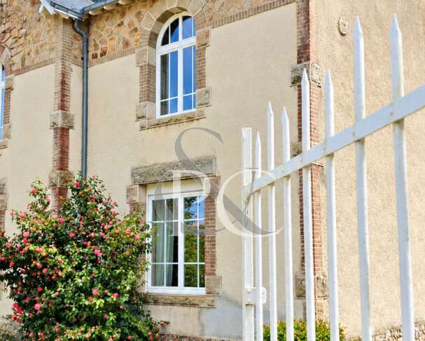 Maison 7 pièces 160 m² · à Saint-Étienne-du-Bois · 160 m² · 348 400 €