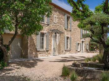 Maison 14 pièces 466 m² · à Saint-Étienne-du-Grès · 466 m² · 2 995 000 €