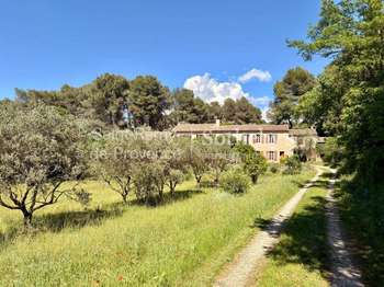Maison 8 pièces 300 m² · à Saint-Étienne-du-Grès · 300 m² · 1 980 000 €