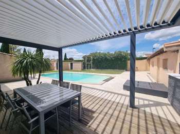 Maison 7 pièces 216 m² · à Saint-Étienne-du-Grès · 216 m² · 575 000 €