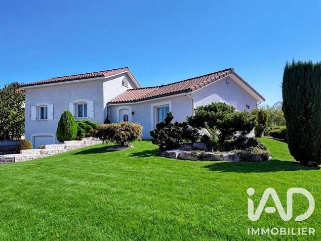 Maison 6 pièces 145 m² · à Saint-Étienne-le-Molard · 145 m² · 315 000 €