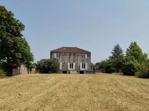 Vente maison 9 pièces Saint-Genis-de-Saintonge 17