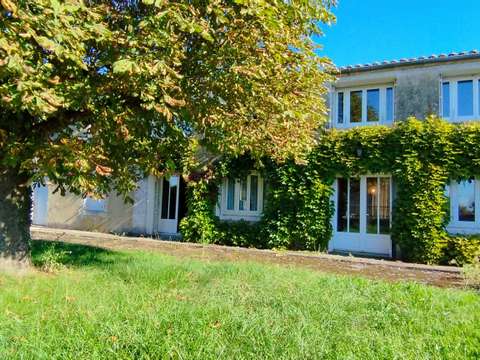 Vente maison 5 pièces Saint-Georges-de-Longuepierre 17