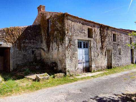 Vente maison 4 pièces Saint-Georges-de-Longuepierre 17