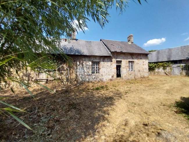 Maison 2 pièces 180 m² · à Saint-Georges-de-Rouelley · 180 m² · 39 000 €