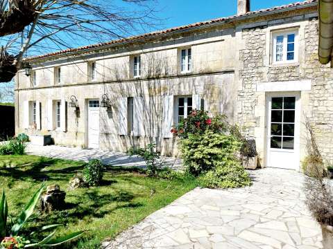 Vente maison 9 pièces Saint-Germain-de-Lusignan 17