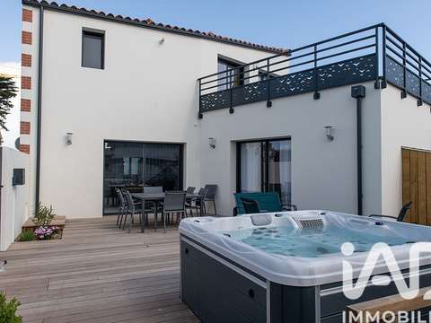 Vente maison 8 pièces Saint-Gilles-Croix-de-Vie 85