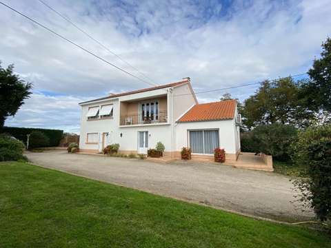 Vente maison 8 pièces Saint-Hilaire-de-Chaléons 44