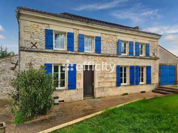 Vente maison 6 pièces Saint-Hilaire-de-Villefranche 17