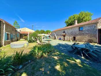 Vente maison 11 pièces Saint-Hilaire-des-Loges 85