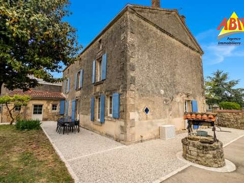 Vente maison 8 pièces Saint-Hilaire-des-Loges 85