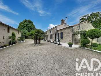 Vente maison 8 pièces Saint-Hilaire-des-Loges 85