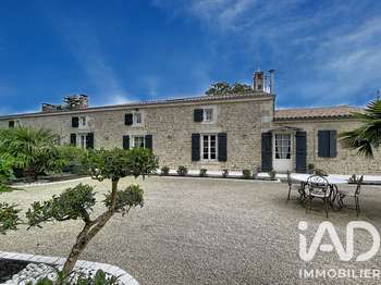 Vente maison 8 pièces Saint-Hilaire-des-Loges 85