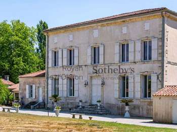 Vente maison 17 pièces Saint-Hippolyte 17
