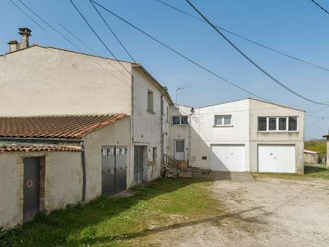 Vente maison 6 pièces Saint-Jean-d'Angély 17