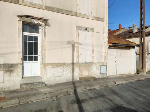 Vente maison 3 pièces Saint-Jean-d'Angély 17