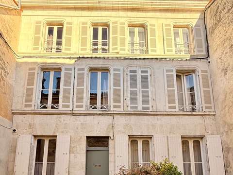 Vente maison 8 pièces Saint-Jean-d'Angély 17