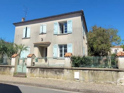 Vente maison 7 pièces Saint-Jean-d'Angély 17