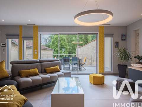 Vente maison 10 pièces Saint-Jean-d'Angély 17