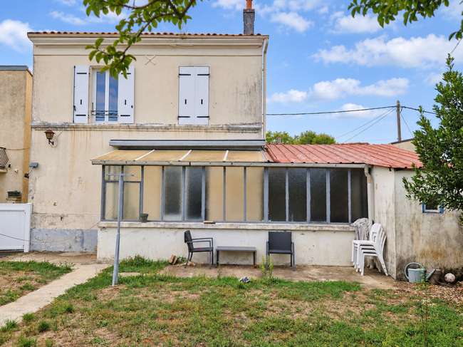 Maison 4 pièces 89 m² · à Saint-Jean-d'Angély · 89 m² · 115 000 €