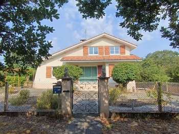 Vente maison 8 pièces Saint-Julien-en-Born 40