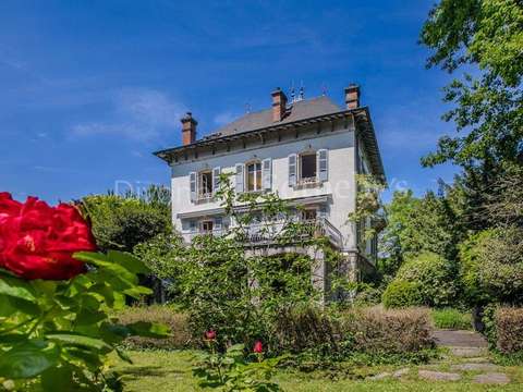 Vente maison 10 pièces Saint-Julien-en-Genevois 74