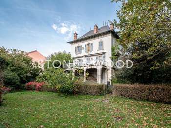 Vente maison 8 pièces Saint-Julien-en-Genevois 74