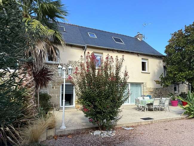 Maison 4 pièces 151 m² · à Saint-Juvat · 151 m² · 306 400 €