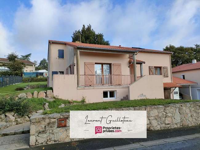 Vente Maison à Saint-Laurent-sur-Sèvre (85290) : à vendre / 167m² Saint