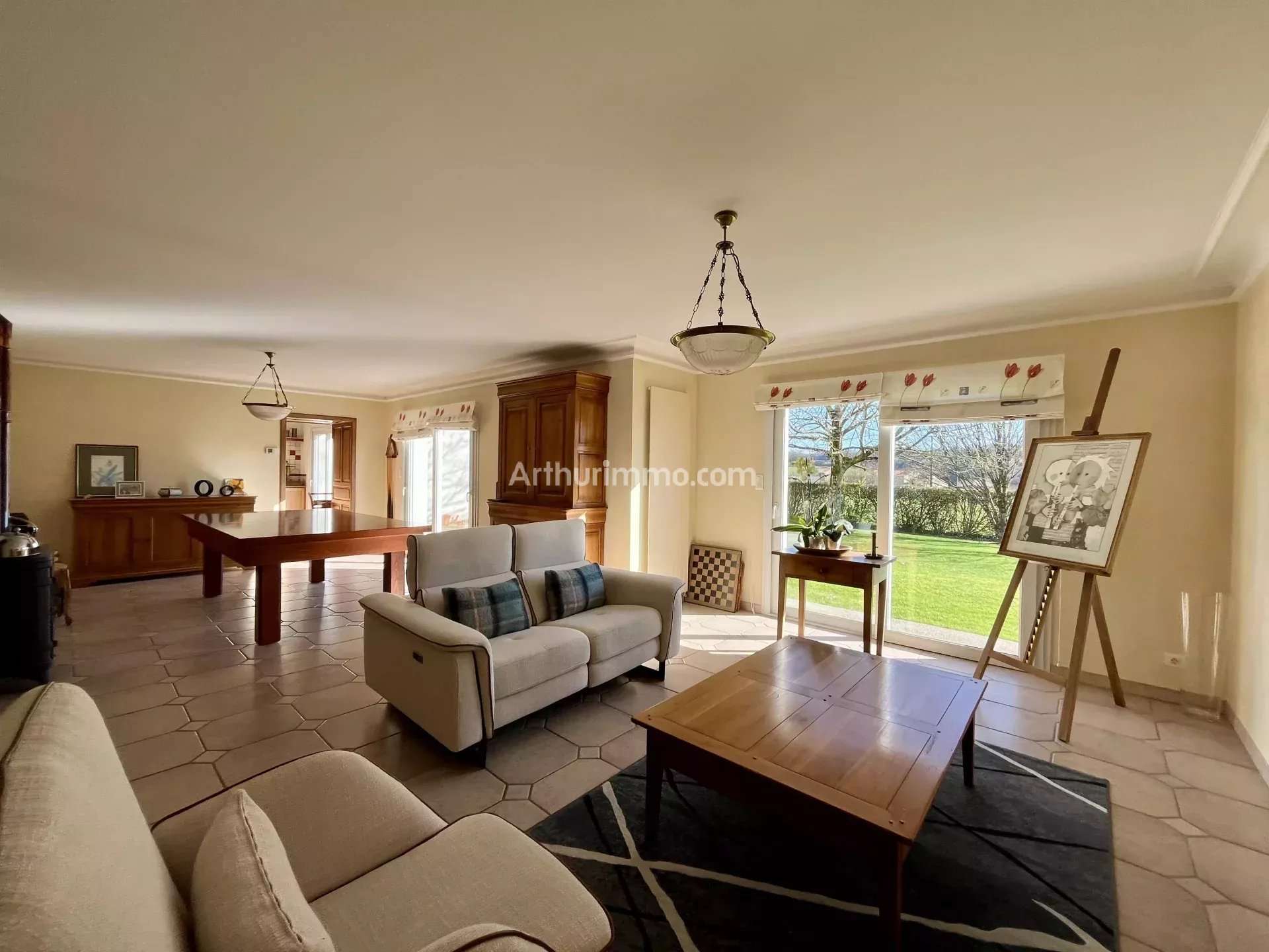 Vente Maison à Saint-Laurent-sur-Sèvre (85290) : à vendre / 197m² Saint