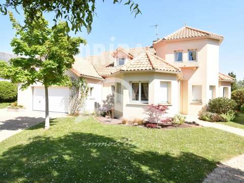 Vente maison 8 pièces Saint-Marc-sur-Mer 44