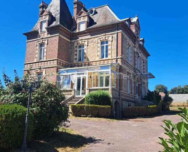 Maison 12 pièces 297 m² · à Saint-Martin-d'Écublei · 297 m² · 550 000 €