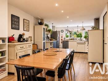 Maison 9 pièces 322 m² · à Saint-Médard-de-Guizières · 322 m² · 257 000 €