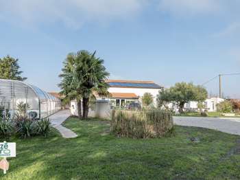 Vente maison 10 pièces Saint-Michel-en-l'Herm 85