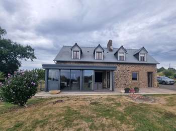 Maison 5 pièces 144 m² · à Saint-Ovin · 144 m² · 271 500 €