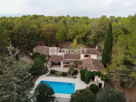 Vente maison 9 pièces Saint-Paul-en-Forêt 83