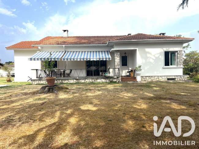 Maison 5 pièces 145 m² · à Saint-Pierre-du-Mont · 145 m² · 289 000 €