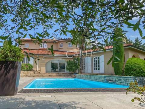 Vente maison 9 pièces Saint-Priest 69