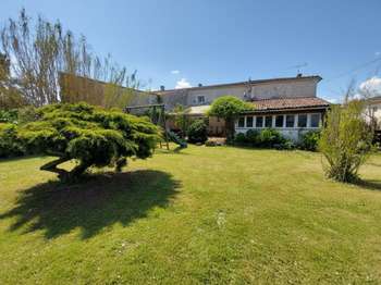 Vente maison 9 pièces Saint-Quantin-de-Rançanne 17