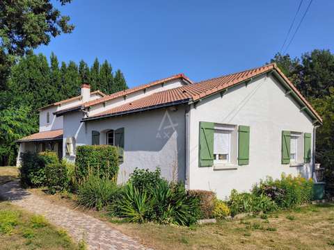 Vente maison 10 pièces Saint-Quentin-en-Mauges 49