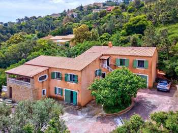 Vente maison 11 pièces Saint-Raphaël 83