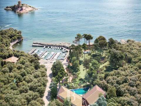 Vente maison 20 pièces Saint-Raphaël 83