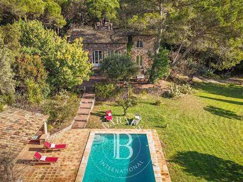 Vente maison 8 pièces Saint-Raphaël 83