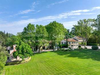 Maison 21 pièces 1006 m² · à Saint-Rémy-de-Provence · 1 006 m² · 8 900 000 €