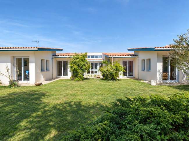 Maison 6 pièces 156 m² · à Saint-Rogatien · 156 m² · 476 100 €