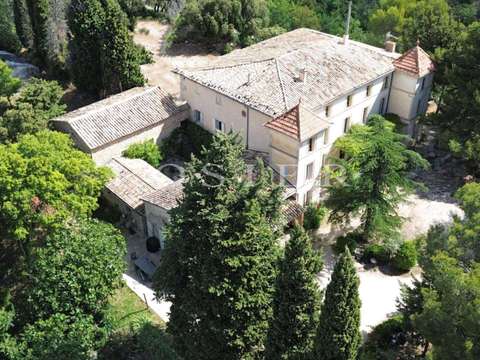 Vente maison 17 pièces Saint-Saturnin-lès-Apt 84