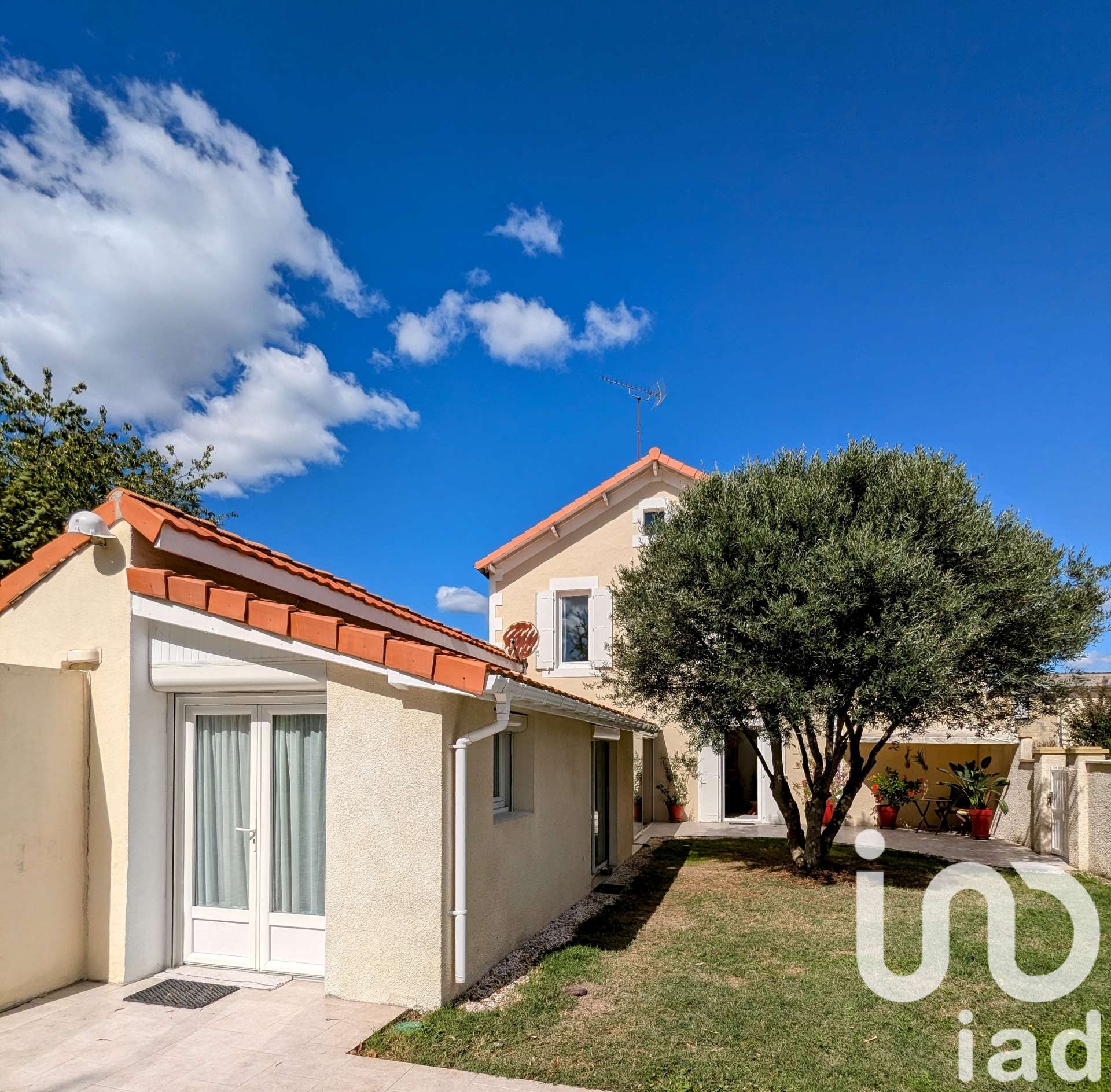 Vente Maison à Saint-Seurin-sur-l'Isle (33660) : à vendre / 210m² Saint ...
