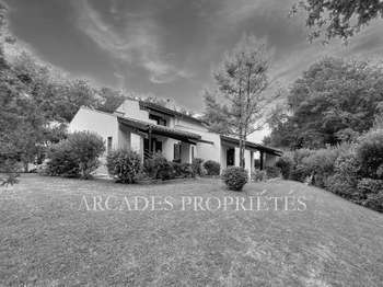 Maison 8 pièces 190 m² · à Saint-Sulpice-Et-Cameyrac · 190 m² · 588 000 €
